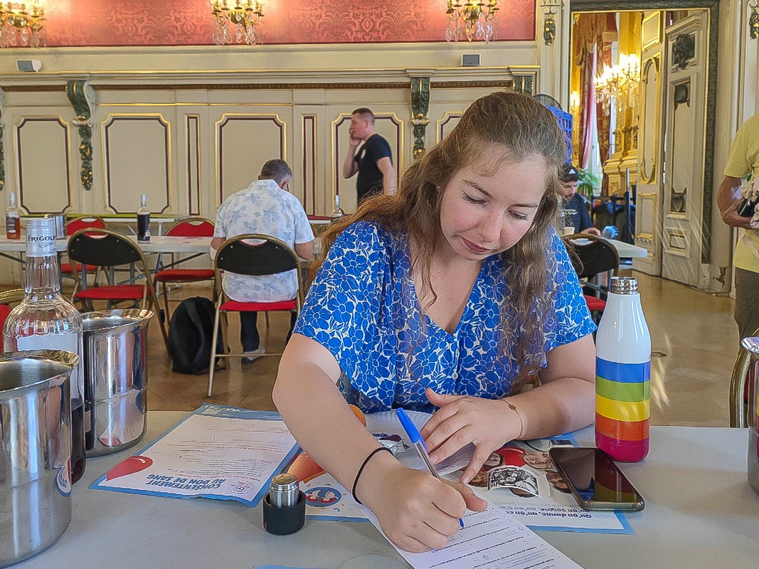 Collecte JMDS 2026 HDV : donneuse répond à un quiz sur le don de sang et plasma