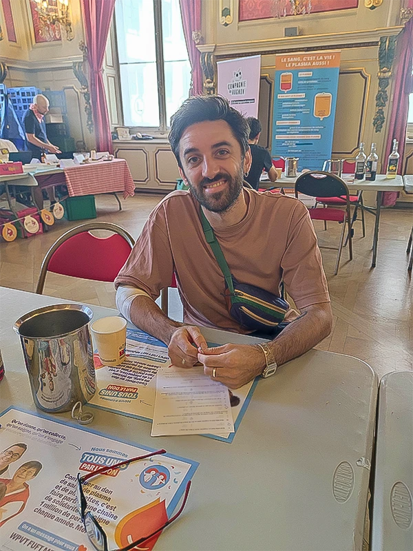 Collecte JMDS 2026 HDV : un donneur répond à un quiz sur le don de sang et plasma